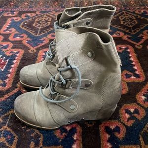 Sorel Joan of Artic Wedge Boot- Brownish Grey- Size 6.5 womens